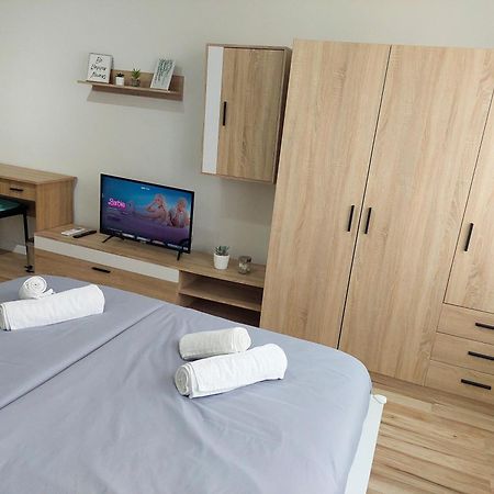 Aweshome City Apartment - 3 Bedrooms And Free Parking Дебрецен Экстерьер фото