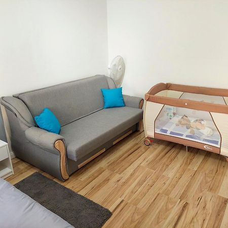 Aweshome City Apartment - 3 Bedrooms And Free Parking Дебрецен Экстерьер фото