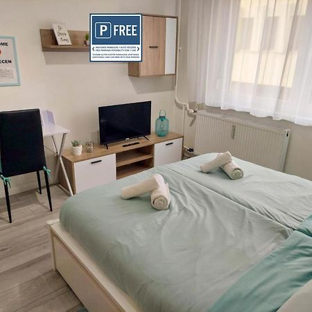 Aweshome City Apartment - 3 Bedrooms And Free Parking Дебрецен Экстерьер фото