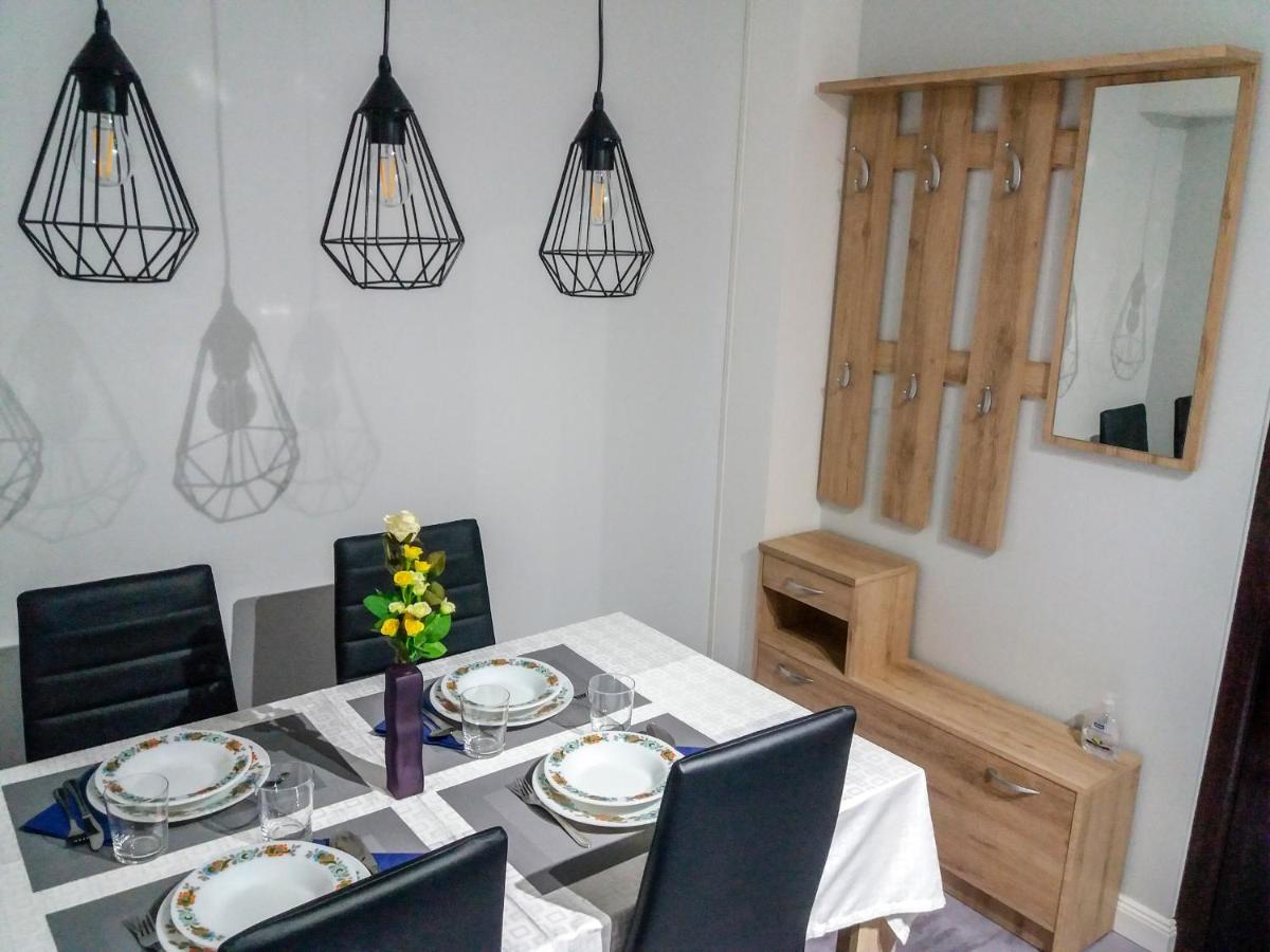 Aweshome City Apartment - 3 Bedrooms And Free Parking Дебрецен Экстерьер фото