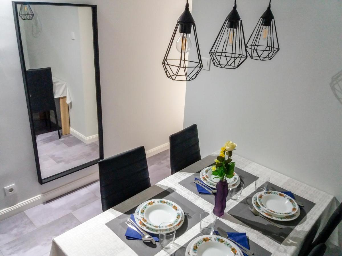 Aweshome City Apartment - 3 Bedrooms And Free Parking Дебрецен Экстерьер фото
