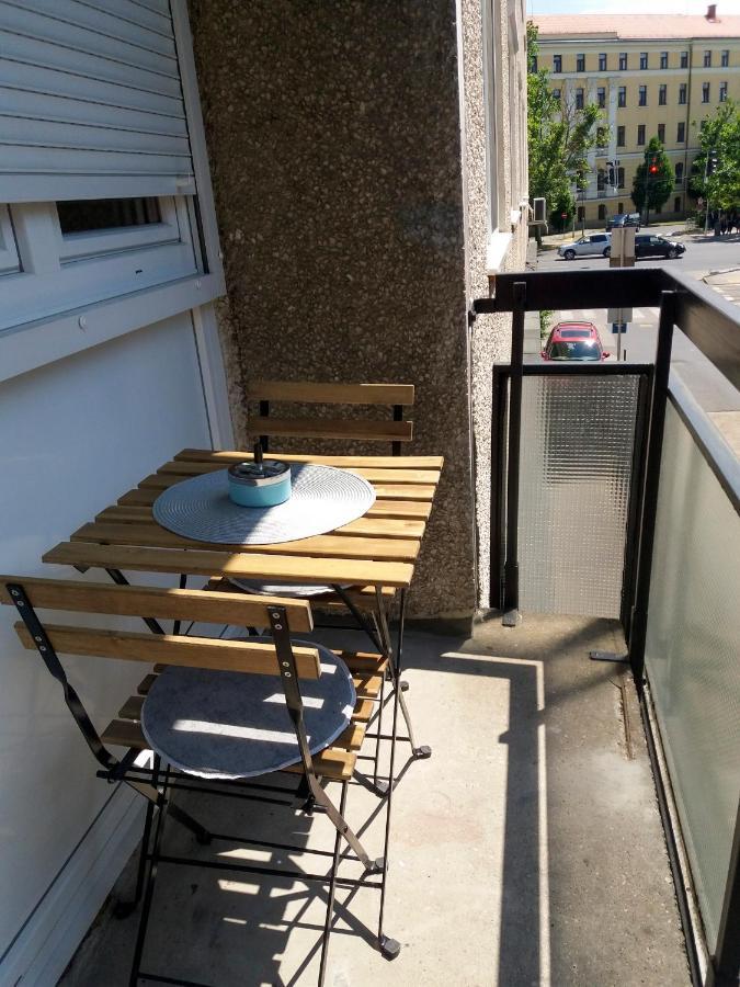 Aweshome City Apartment - 3 Bedrooms And Free Parking Дебрецен Экстерьер фото