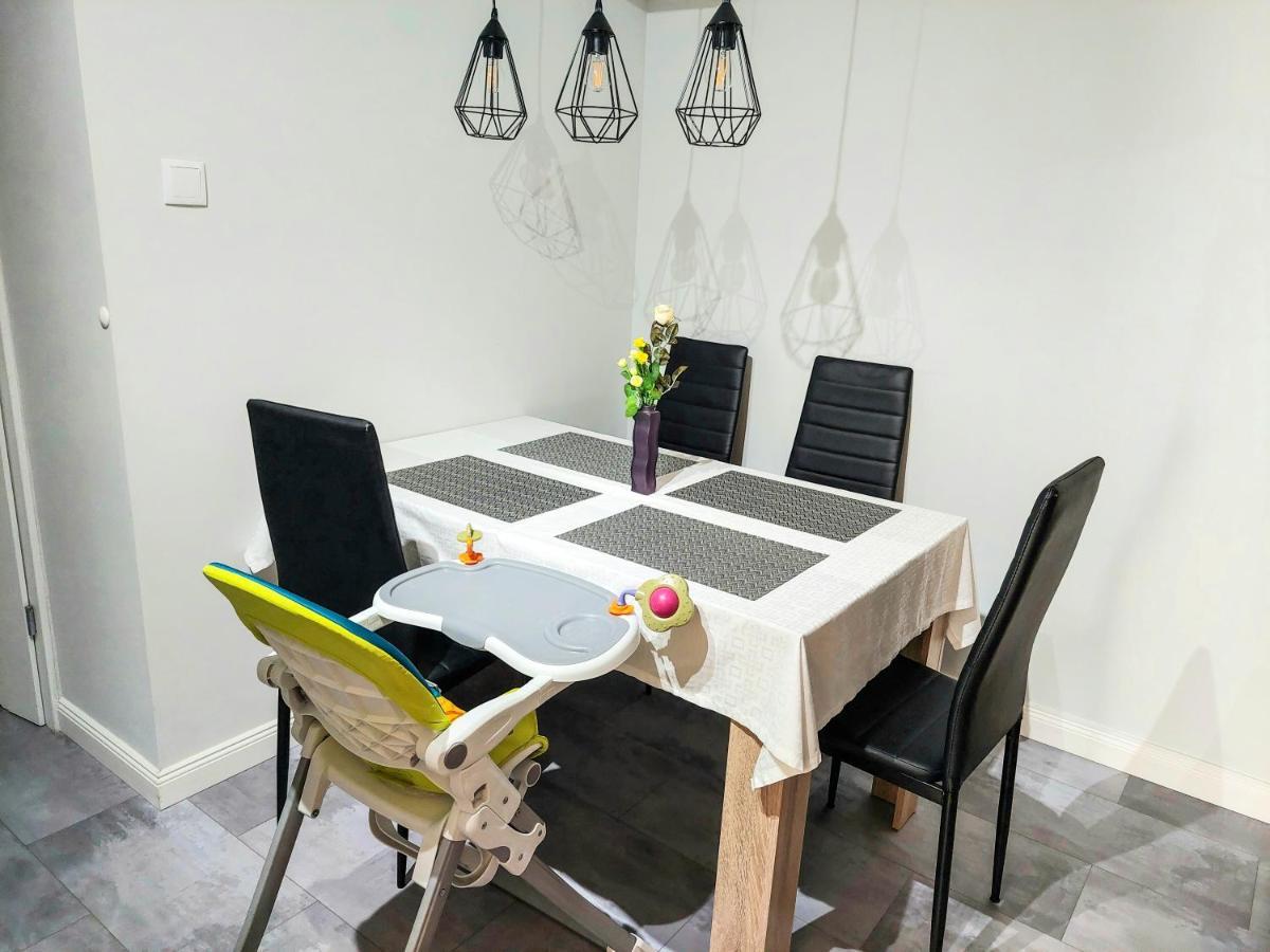 Aweshome City Apartment - 3 Bedrooms And Free Parking Дебрецен Экстерьер фото
