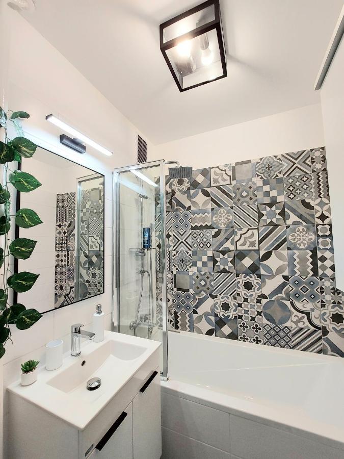 Aweshome City Apartment - 3 Bedrooms And Free Parking Дебрецен Экстерьер фото
