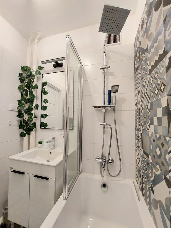 Aweshome City Apartment - 3 Bedrooms And Free Parking Дебрецен Экстерьер фото