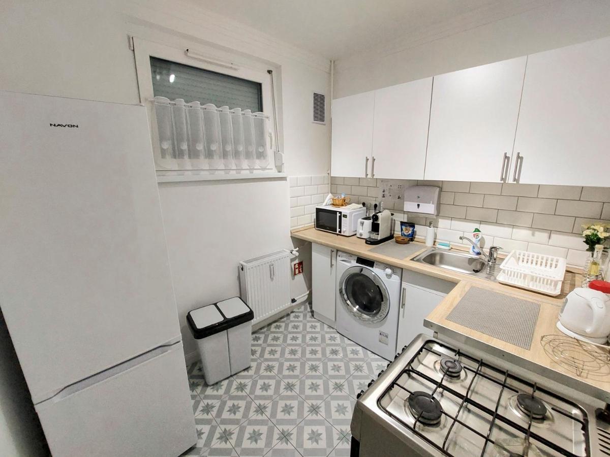 Aweshome City Apartment - 3 Bedrooms And Free Parking Дебрецен Экстерьер фото