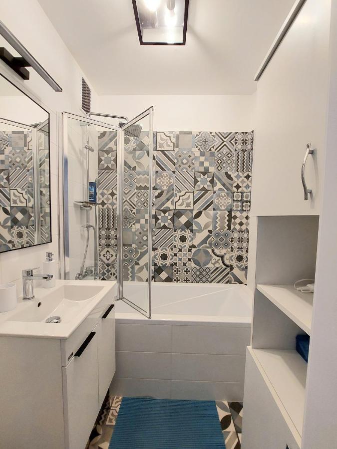 Aweshome City Apartment - 3 Bedrooms And Free Parking Дебрецен Экстерьер фото