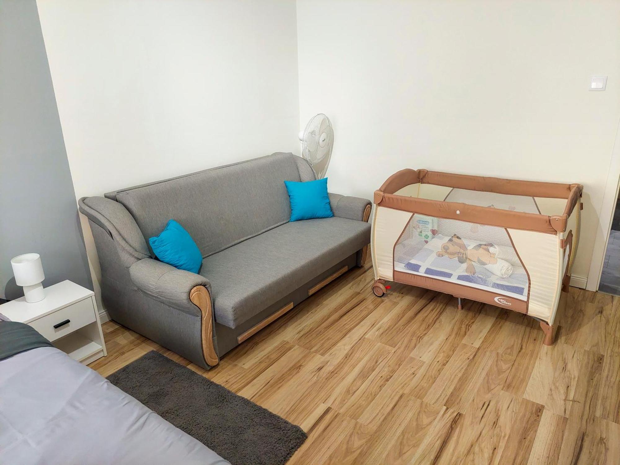 Aweshome City Apartment - 3 Bedrooms And Free Parking Дебрецен Экстерьер фото