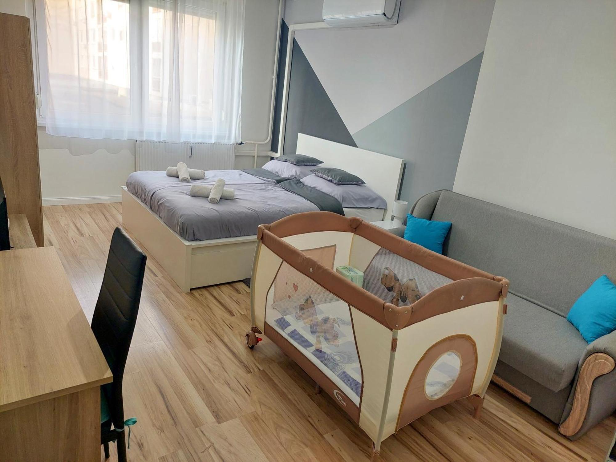 Aweshome City Apartment - 3 Bedrooms And Free Parking Дебрецен Экстерьер фото