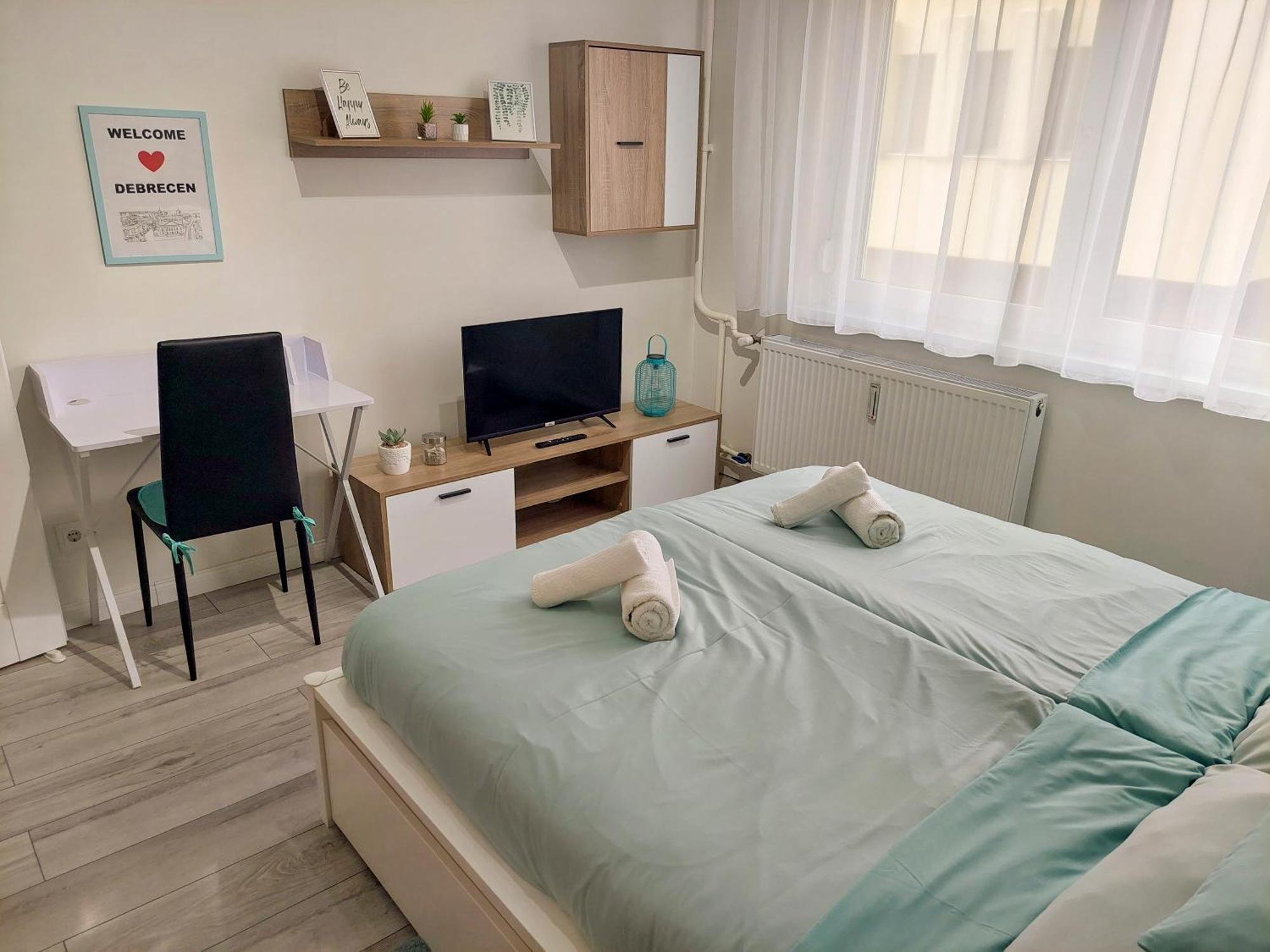 Aweshome City Apartment - 3 Bedrooms And Free Parking Дебрецен Экстерьер фото